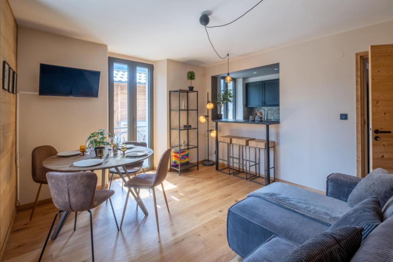 Newly Renovated Apartment With Mont Blanc View Шамони Екстериор снимка